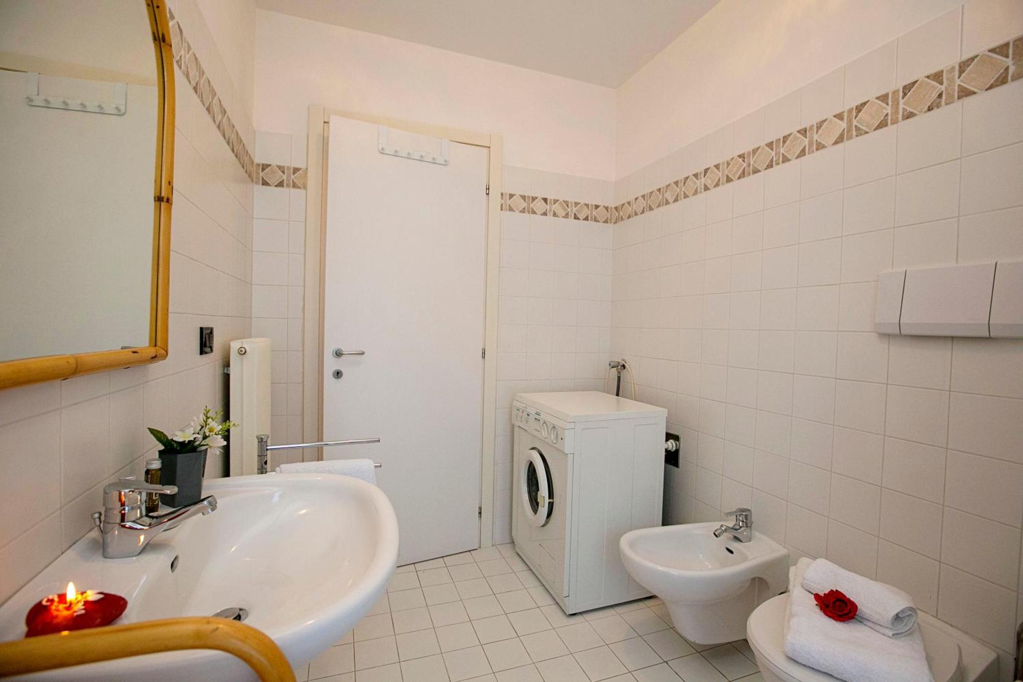Appartamento Lara - Happy Rentals Riva del Garda Exterior photo
