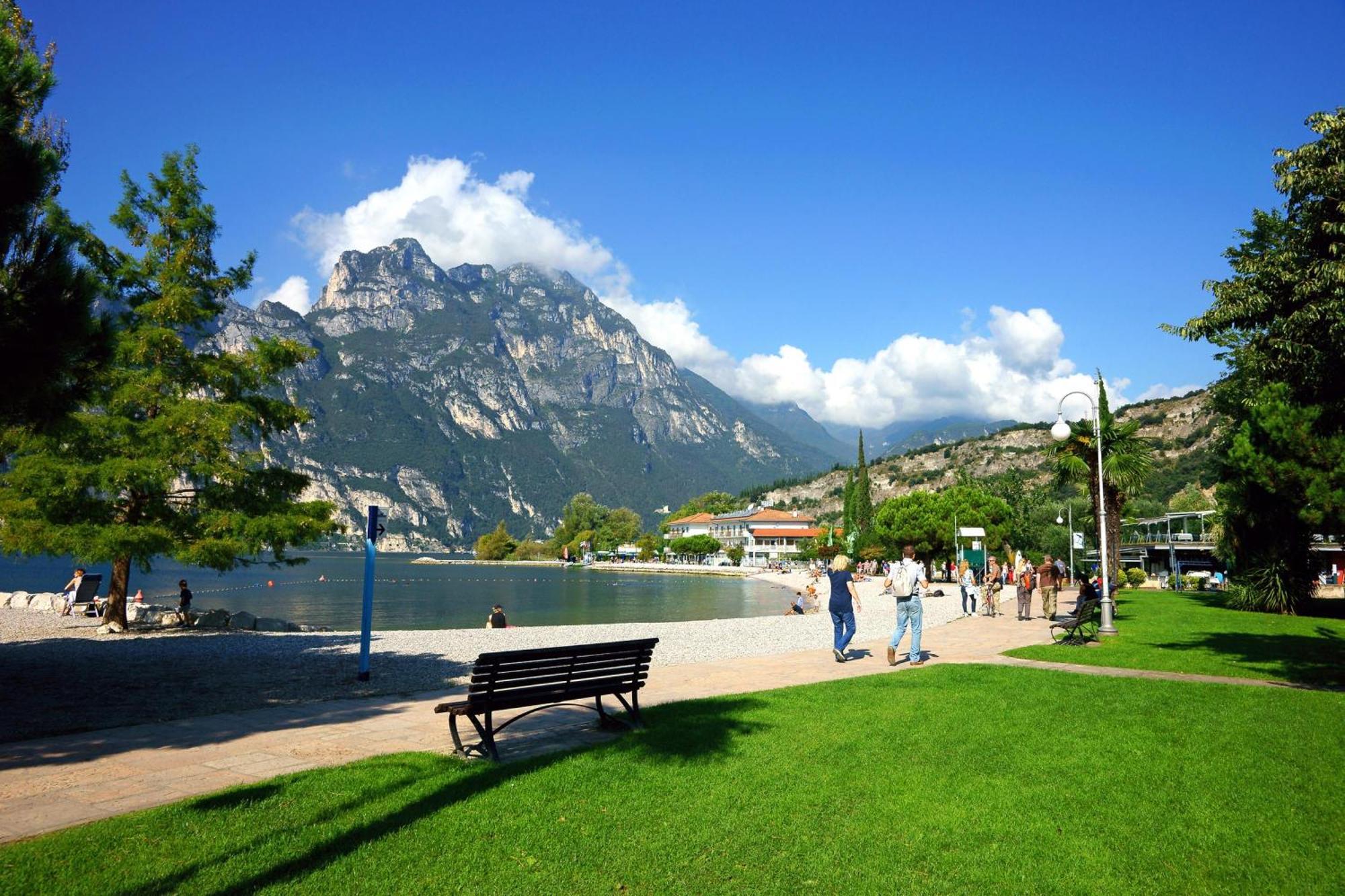 Appartamento Lara - Happy Rentals Riva del Garda Exterior photo