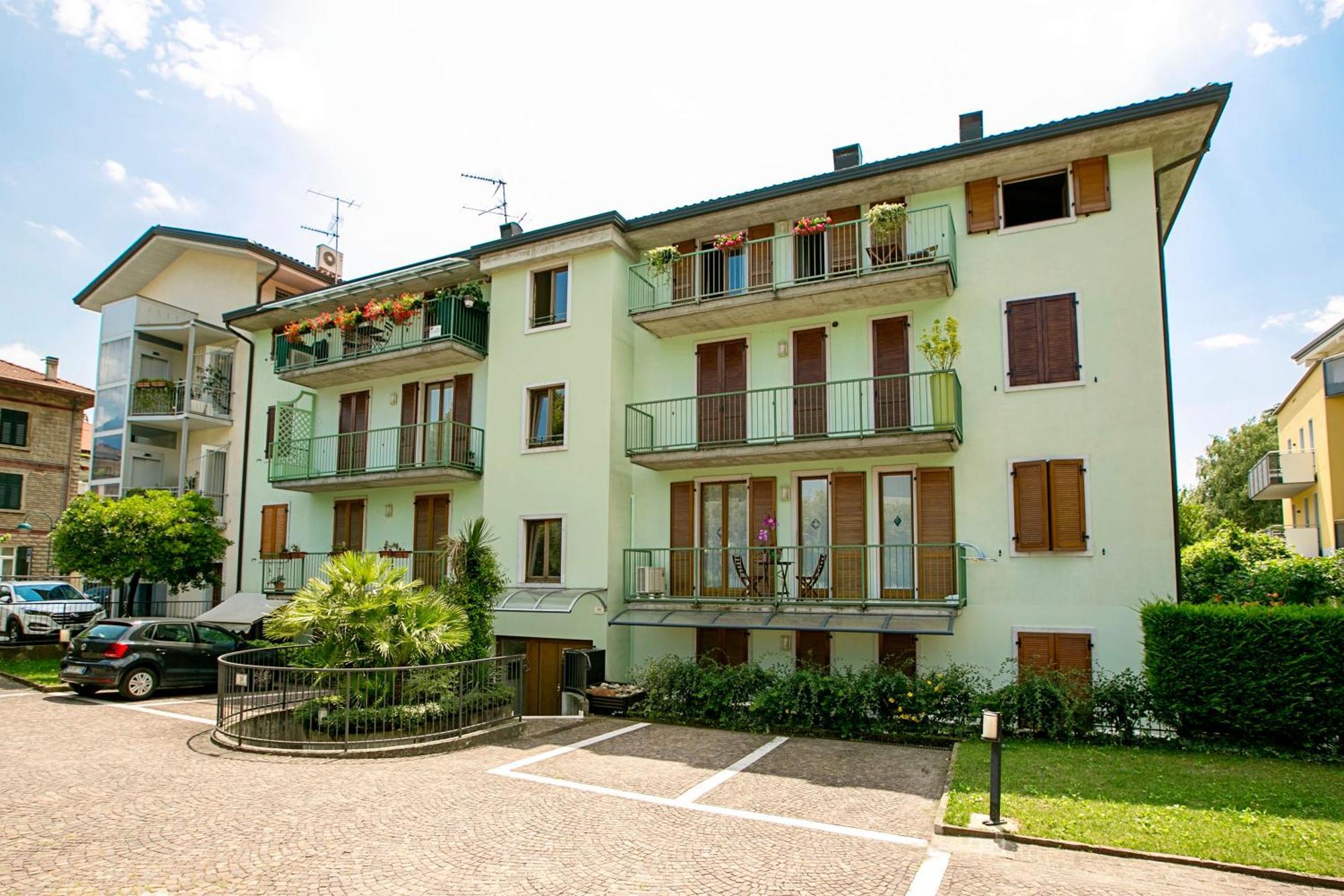 Appartamento Lara - Happy Rentals Riva del Garda Exterior photo